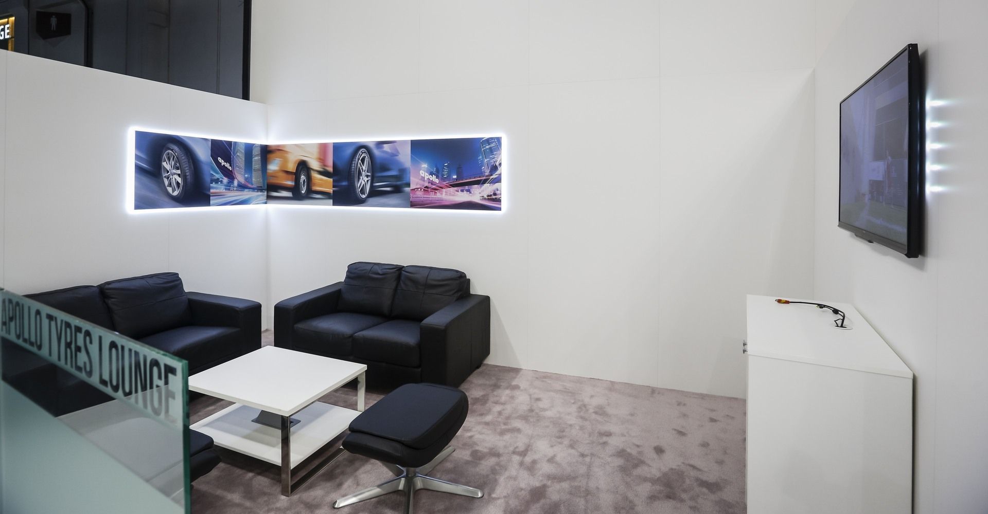 Apollo 154 sqm exhibition stand at Dubai International Motor Show by Messe.ae