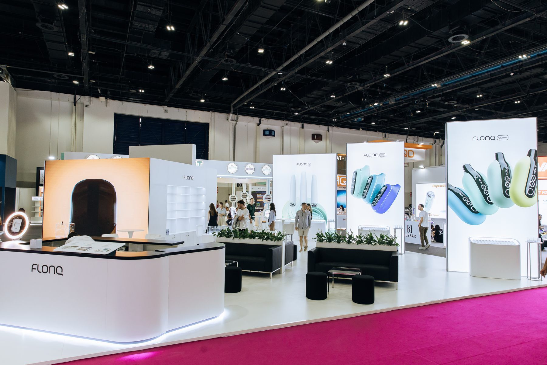 Flonq & Plonq 144 sqm exhibition stand at World Vape Show by Messe.ae