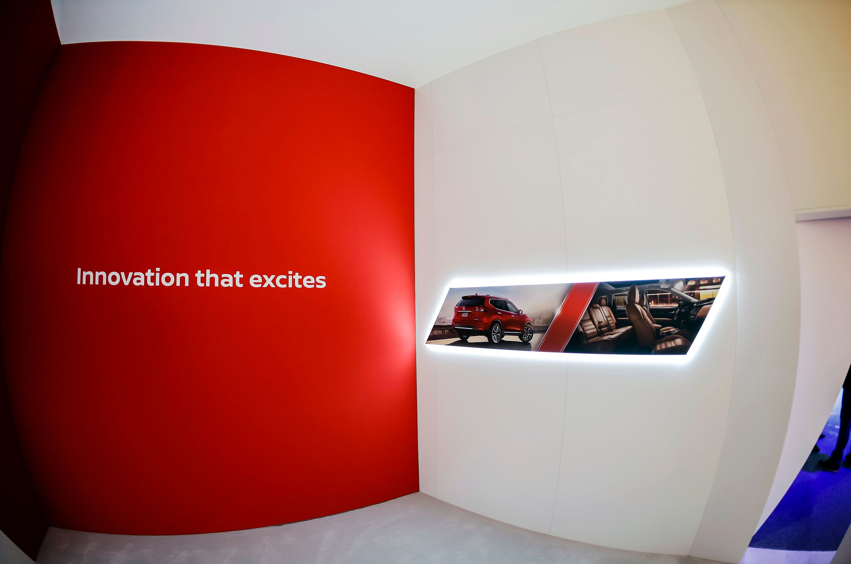 Nissan 1500 sqm exhibition stand at Dubai International Motor Show by Messe.ae