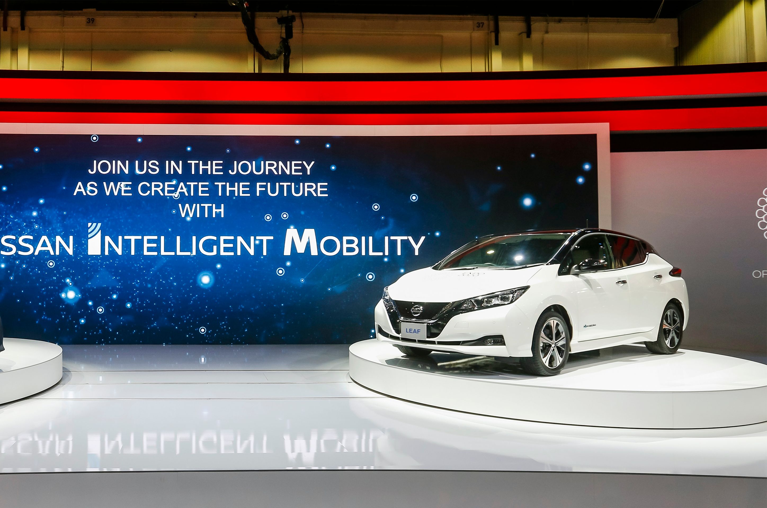 Nissan 1500 sqm exhibition stand at Dubai International Motor Show by Messe.ae