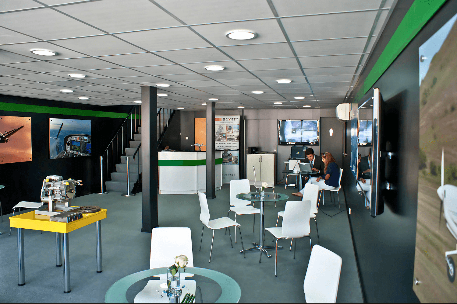 Diamond Aircraft 120 sqm exhibition stand at Dubai Airshow by Messe.ae