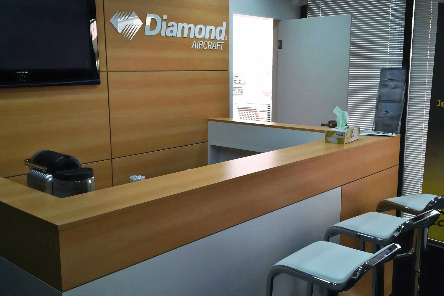 Diamond Aircraft 60 sqm exhibition stand at Dubai Airshow by Messe.ae