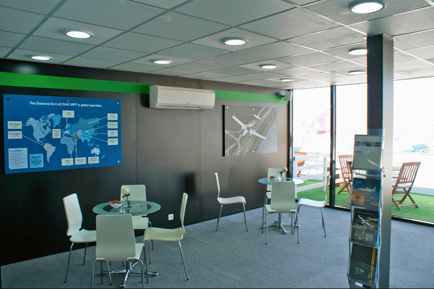 Diamond Aircraft 120 sqm exhibition stand at Dubai Airshow by Messe.ae