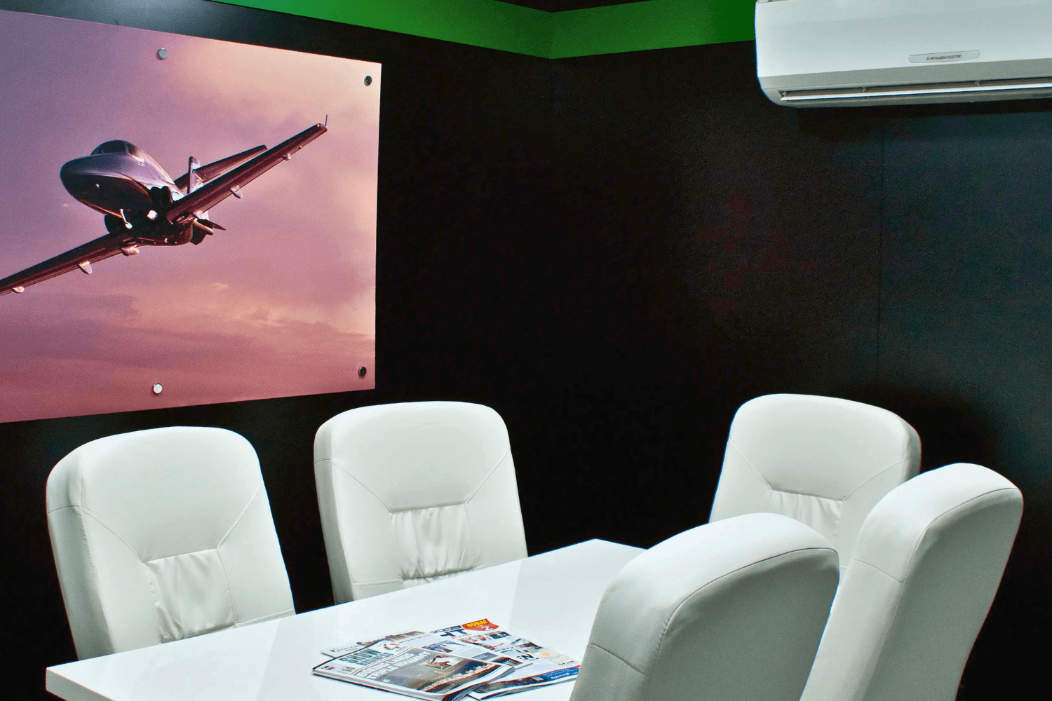 Diamond Aircraft 120 sqm exhibition stand at Dubai Airshow by Messe.ae