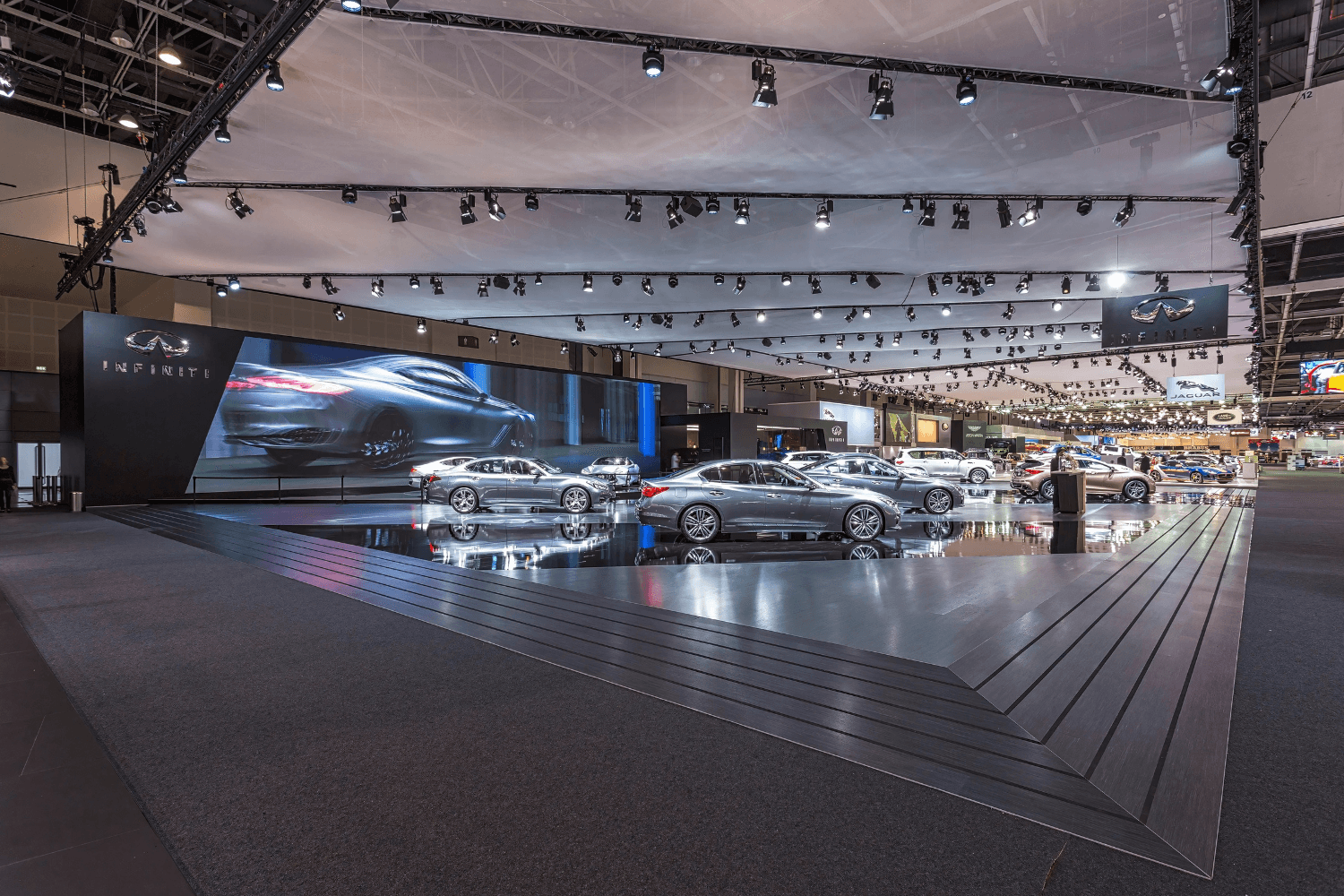 Infiniti 1200 sqm exhibition stand at Dubai International Motor Show by Messe.ae