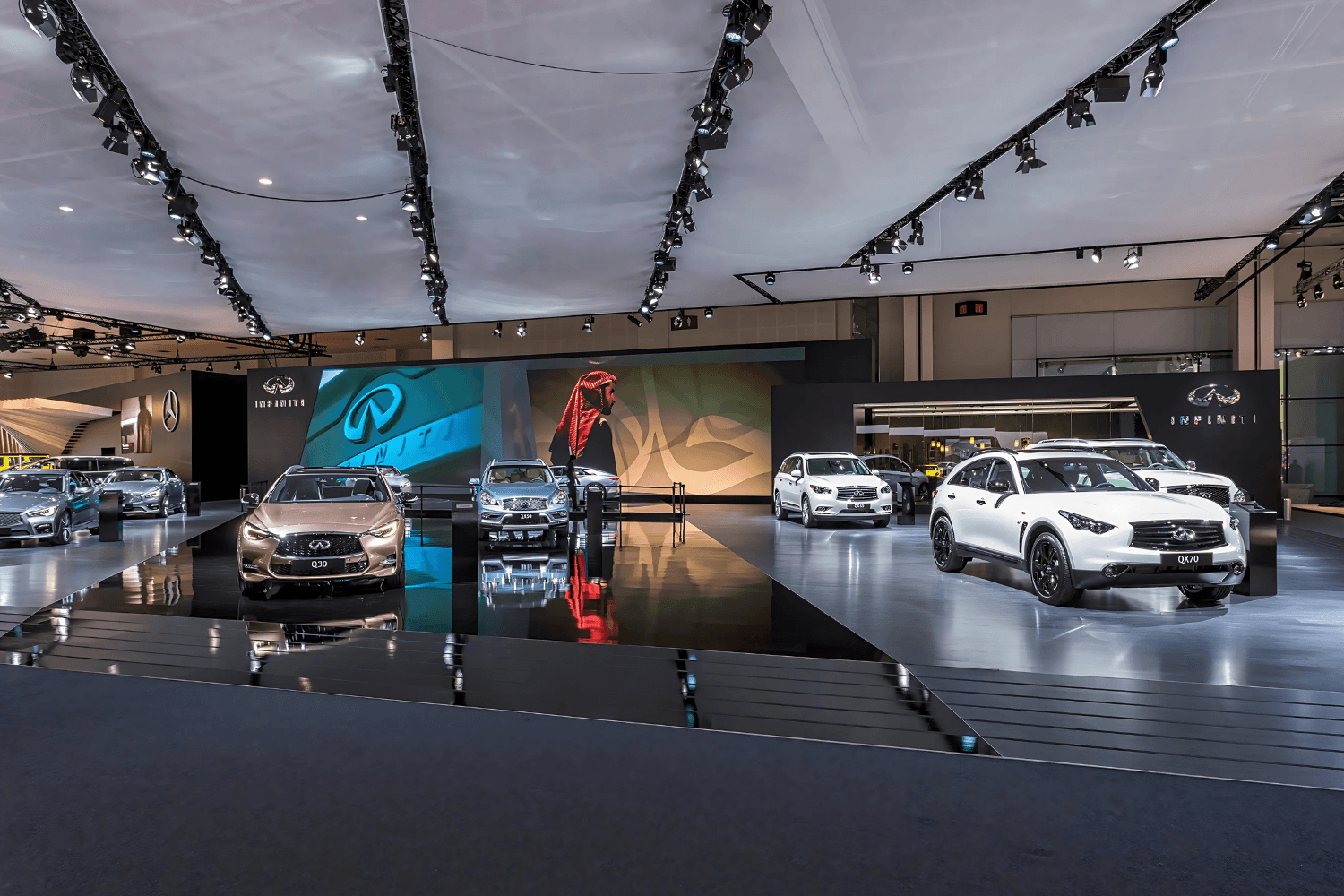 Infiniti 1200 sqm exhibition stand at Dubai International Motor Show by Messe.ae