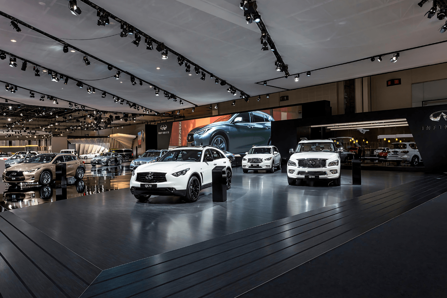 Infiniti 1200 sqm exhibition stand at Dubai International Motor Show by Messe.ae