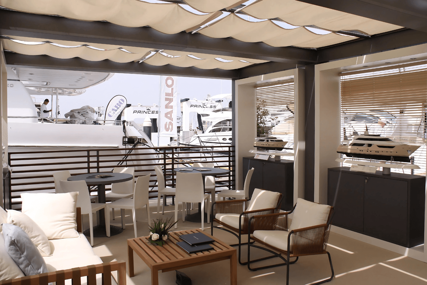 Sanlarenso 60 sqm exhibition stand at Dubai International Boat Show by Messe.ae