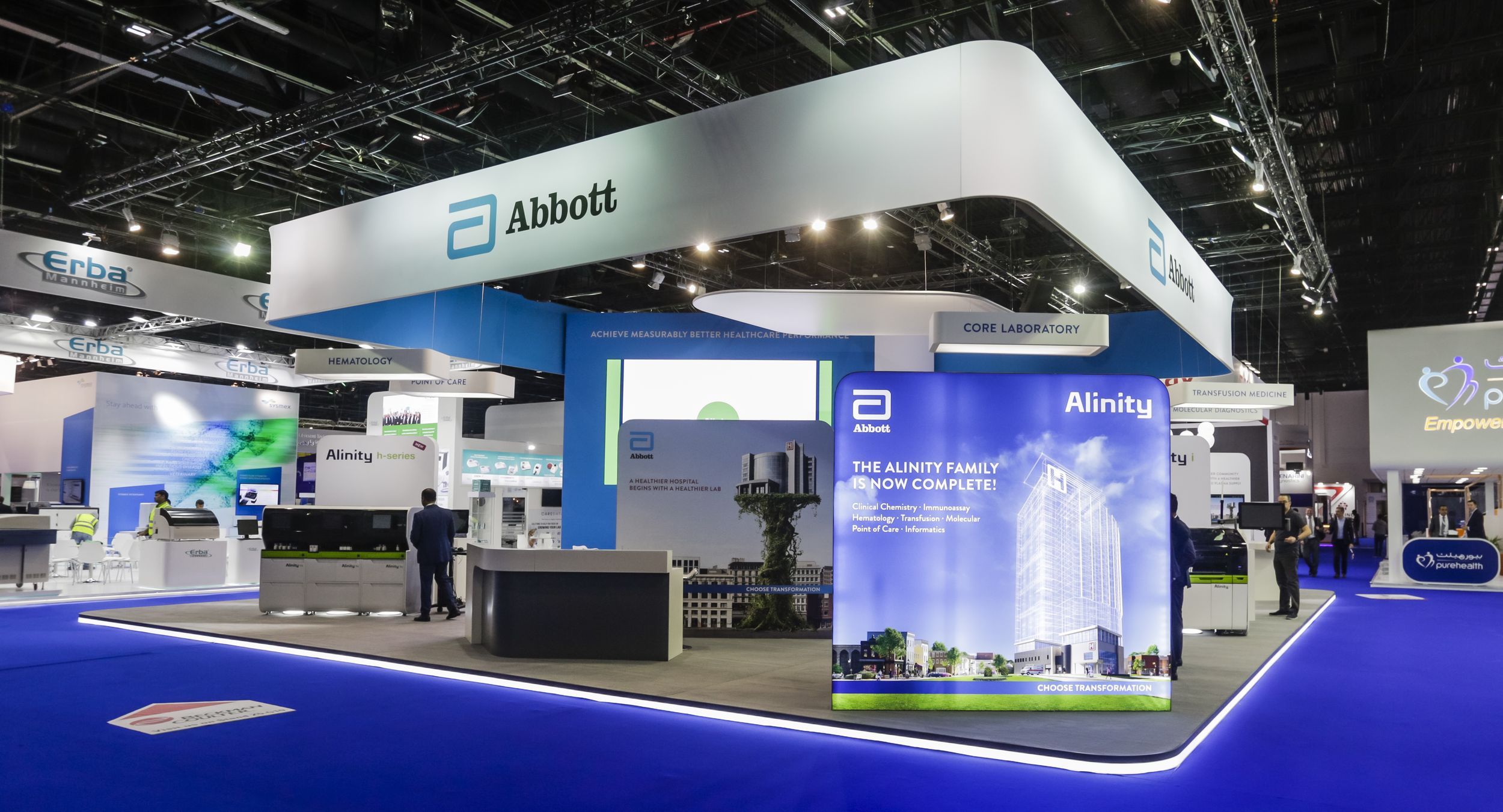 Abbott 225 sqm exhibition stand at MedLab Middle East by Messe.ae