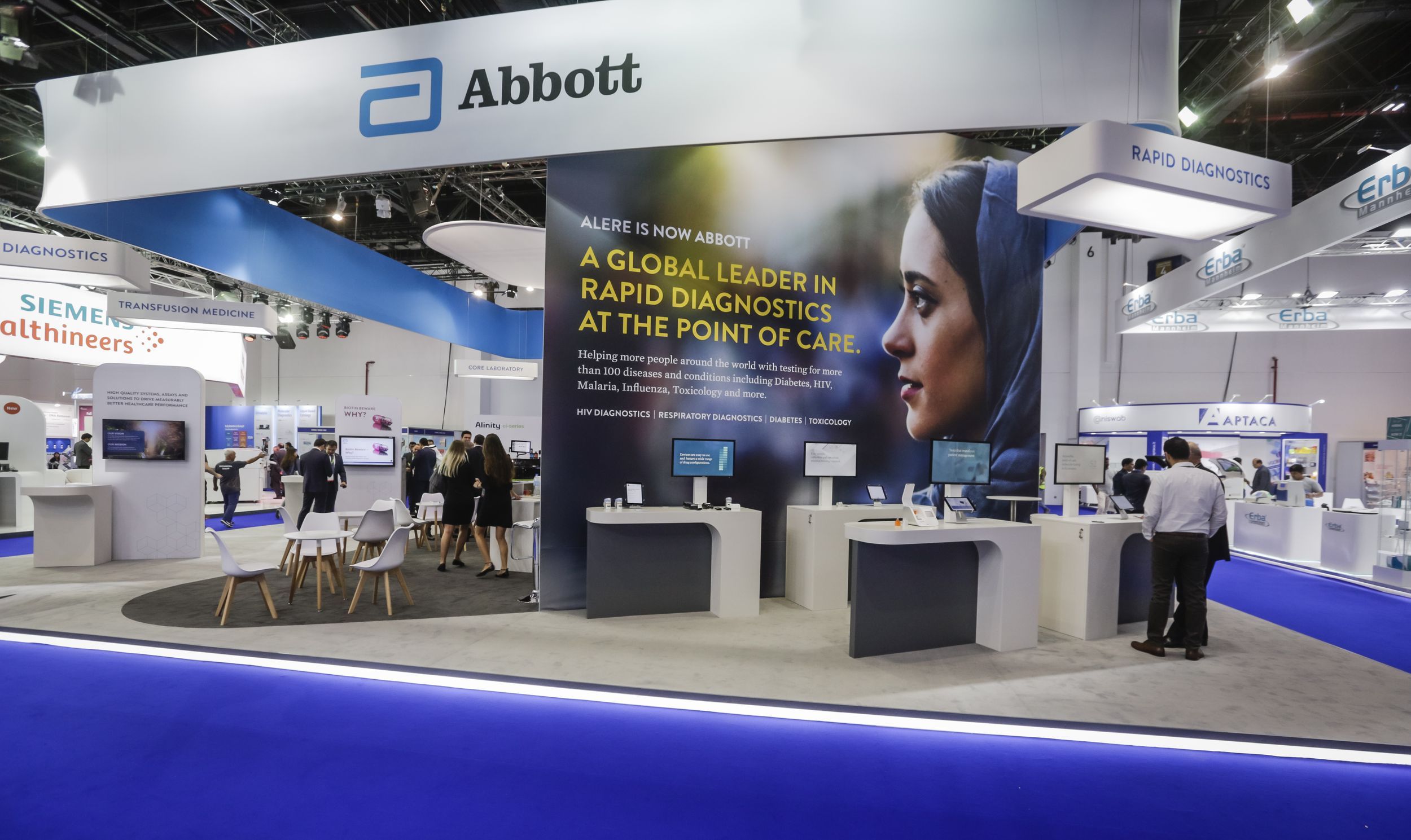 Abbott 225 sqm exhibition stand at MedLab Middle East by Messe.ae
