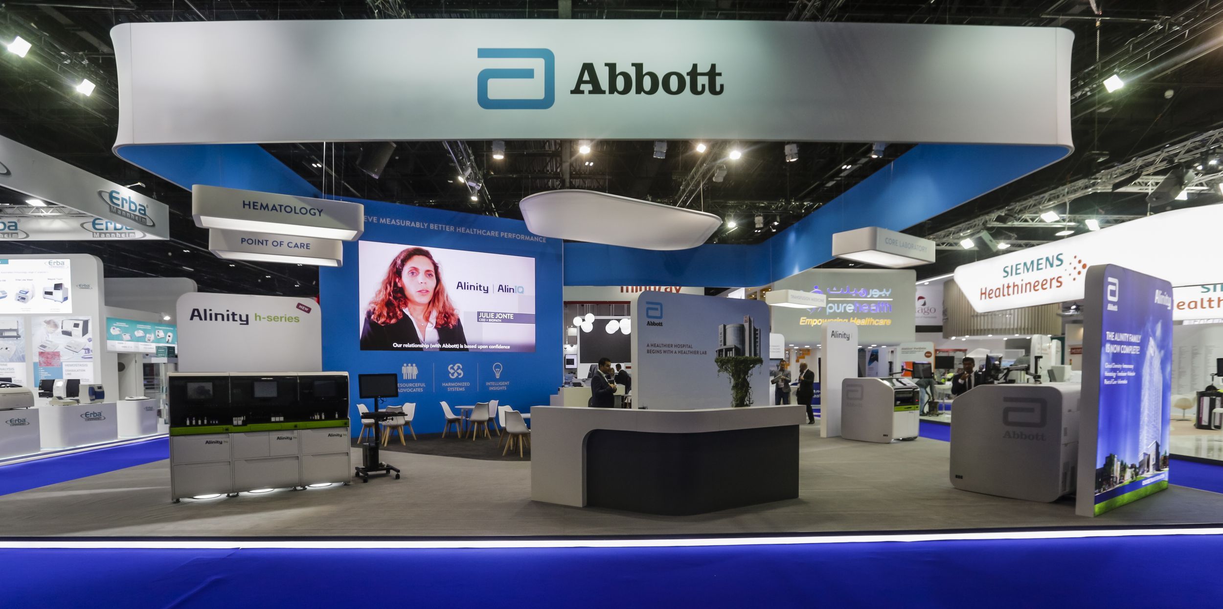 Abbott 225 sqm exhibition stand at MedLab Middle East by Messe.ae