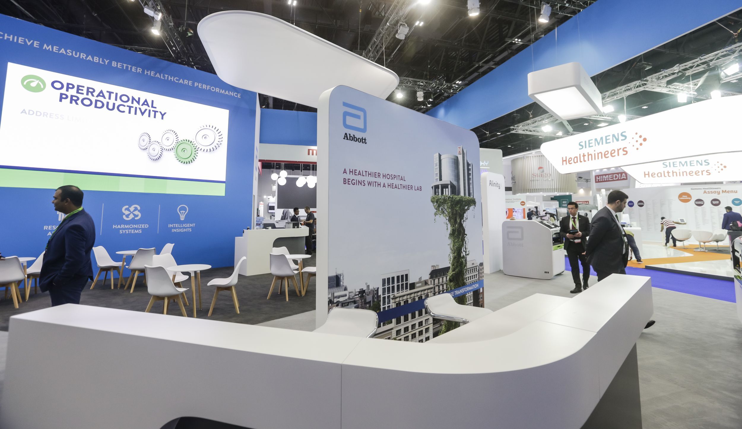 Abbott 225 sqm exhibition stand at MedLab Middle East by Messe.ae
