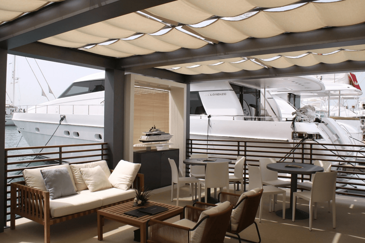 Sanlarenso 60 sqm exhibition stand at Dubai International Boat Show by Messe.ae